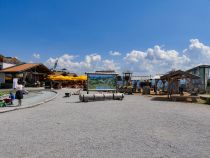 Ellmi´s Zauberwelt - Ellmau - Im Panoramarestaurant oder in der Kaiserlodge (Bedienung) kannst Du Dich stärken. Davor gibt es bereits Trampoline und Spielgeräte. • © alpintreff.de - Christian Schön